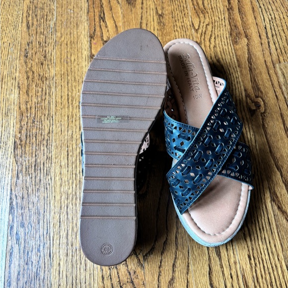 Bella Vita Slide sandals. 10W - Picture 3 of 3